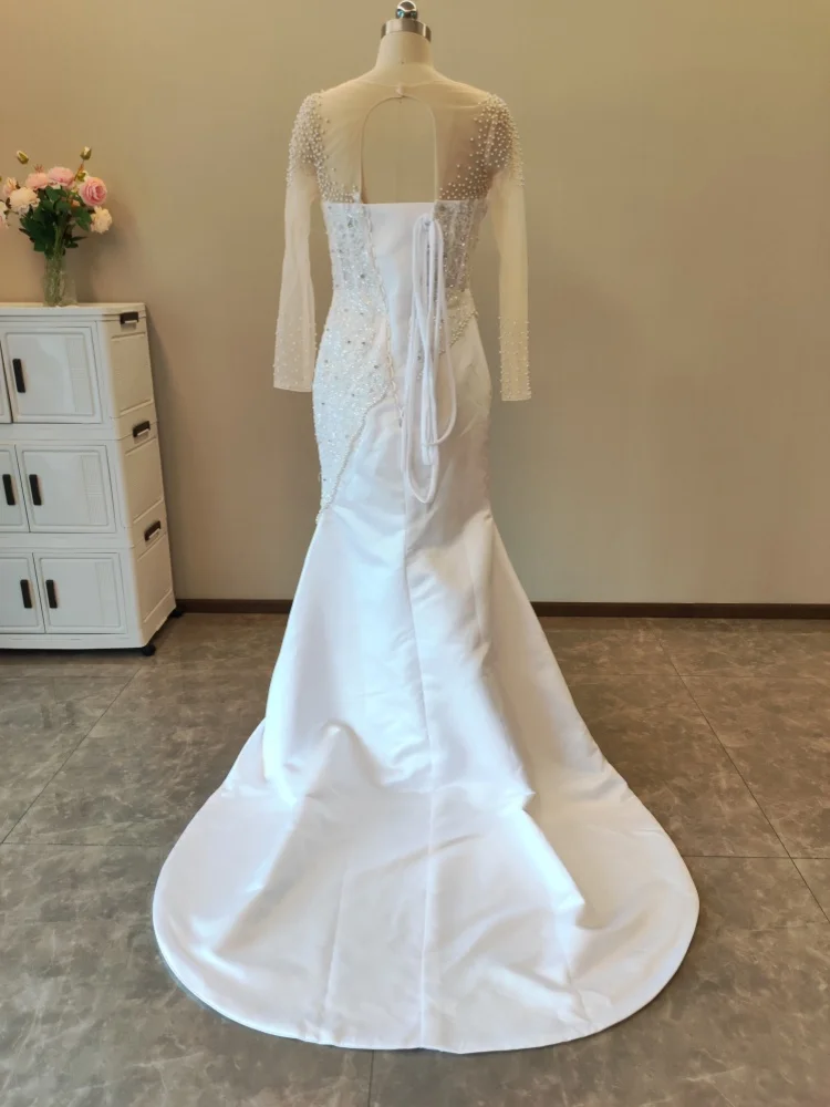 Abiti da sposa a sirena in raso per la sposa Collo trasparente Manica lunga Appliques Perline Abiti da sposa da donna country da giardino personalizzati