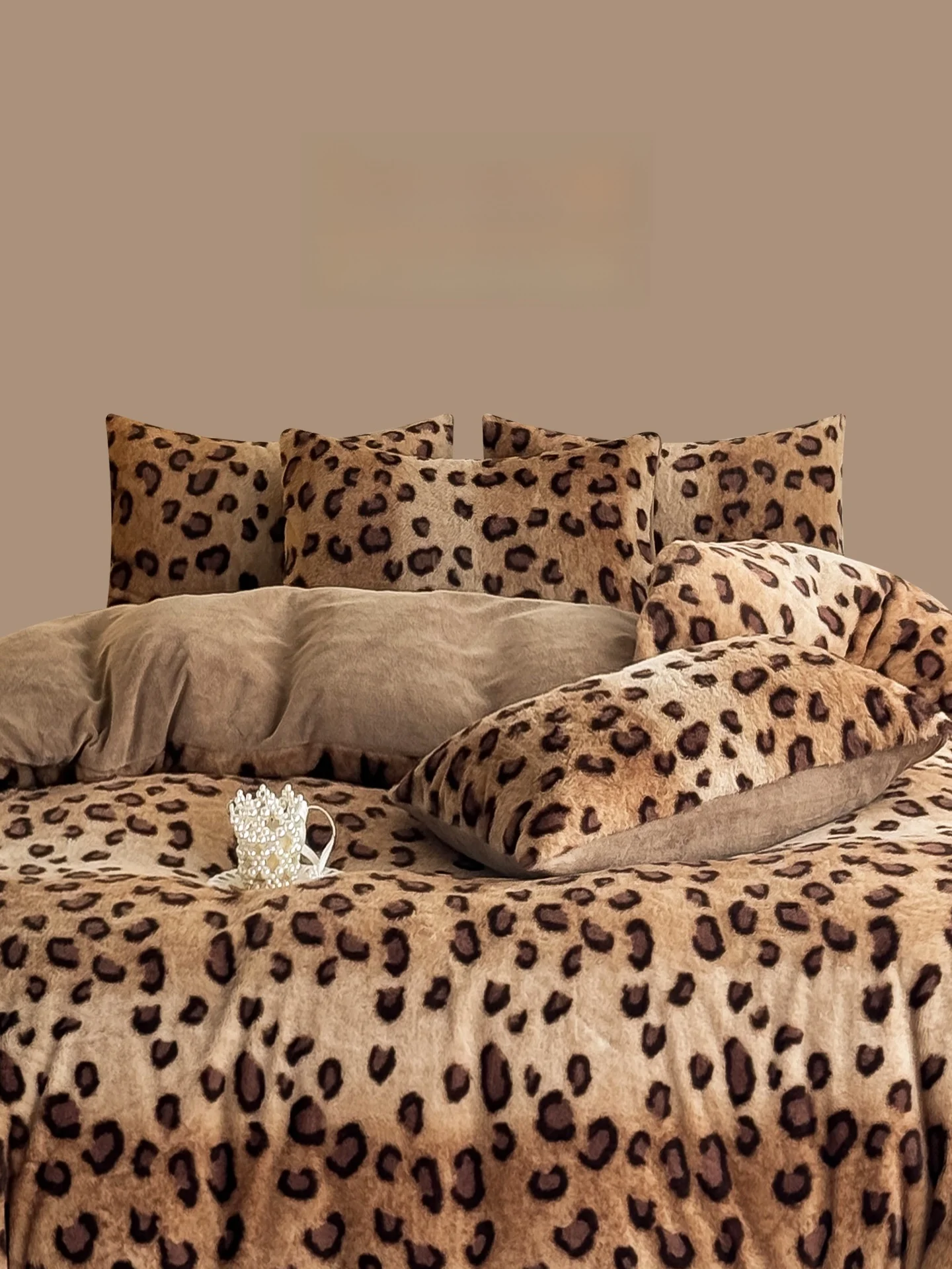 

Comfortable Fce Lined Four Piece Set ZOEO2025 New Arrival Leopard Print Rabbit Fur Bedding Coverlet Duvet Quilt Blanket