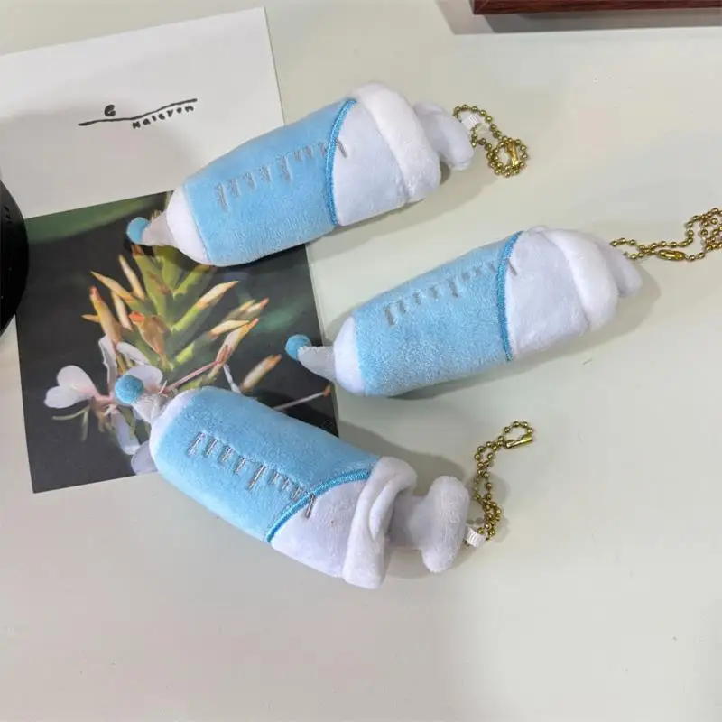 Petite seringue bleue de dessin animé drôle, poupée en peluche douce, porte-clés en peluche, pendentif de sac à dos Unique, accessoire de sac cadeau