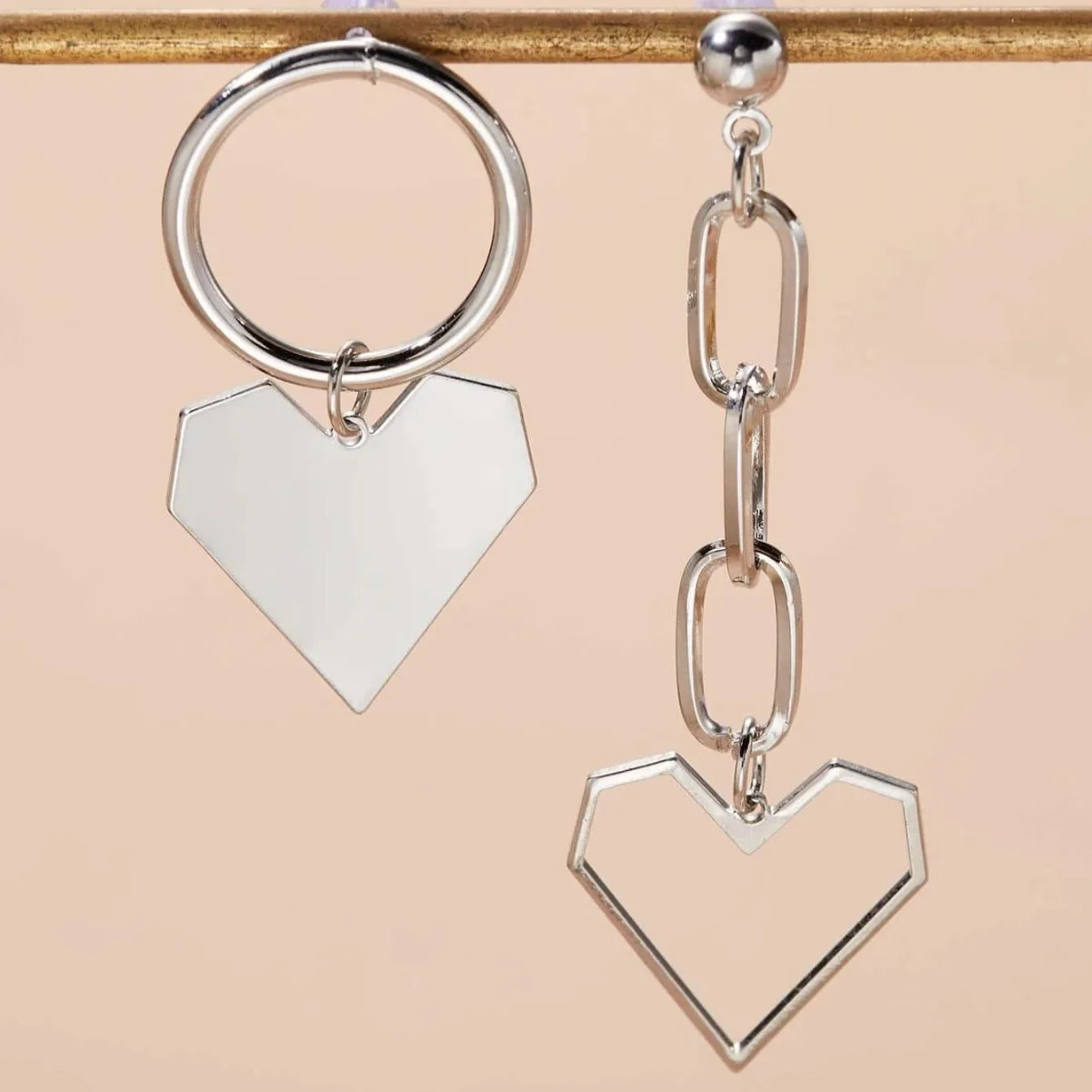 Vintage Personality Simple Metal Love Heart Asymmetry Pendant Earrings for Women   Elegant Heart Shape Earrings Party Jewelry