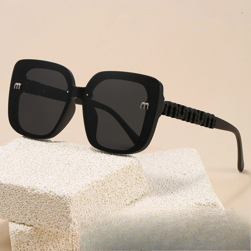 

2025 Trendy Polarized Sunglasses Women - Luxury Oversized Cat-Eye Shades, Fashion UV400 Street Style