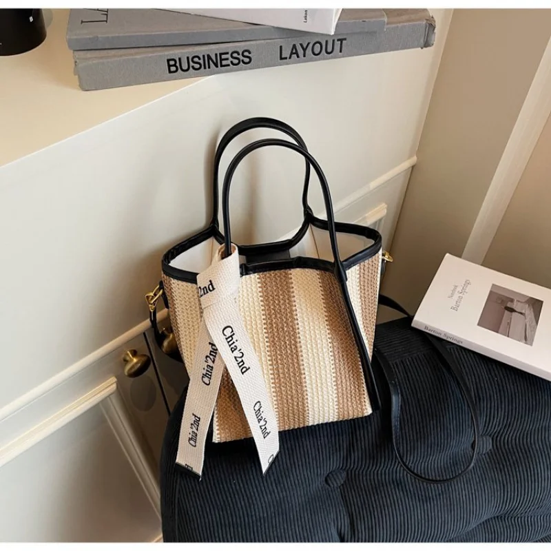 

Minimalist Simple Vintage Leather Messenger Bag Large Capacity For Fashionable Women Trendy Design Best