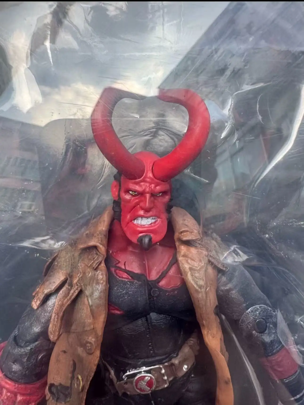 MEZCO Hellboy HELLBOY 7-inci Hands-on