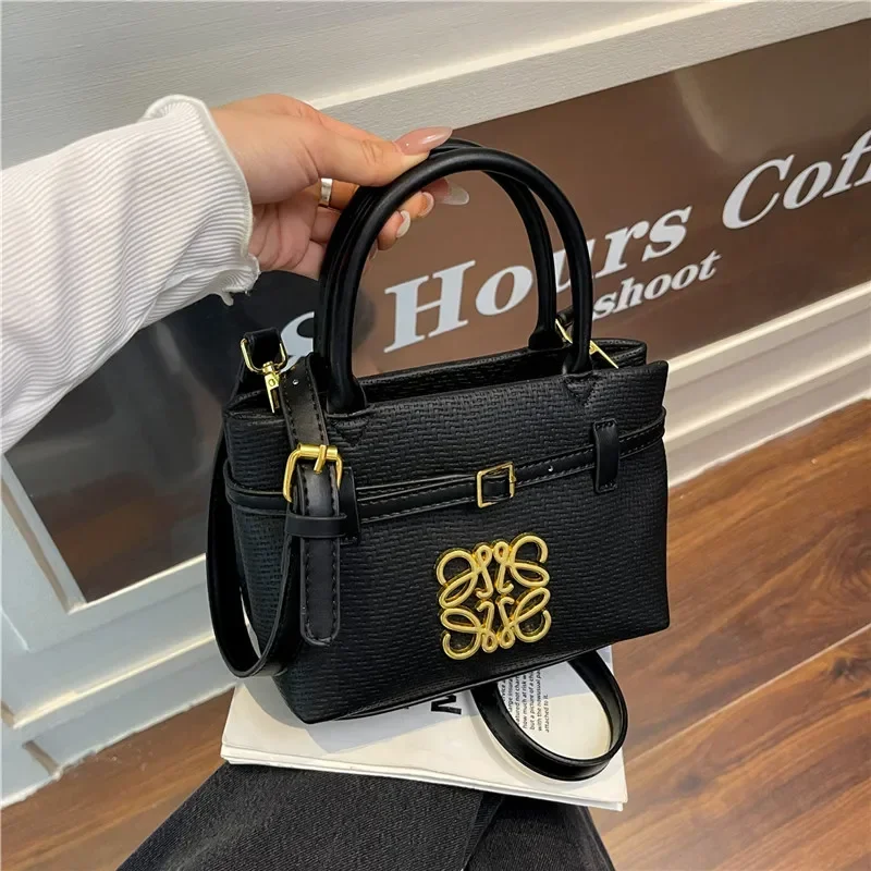 

Elegant Ladies Leather Handbag - Foldable Travel-Friendly Shoulder Bag with Hidden Pockets, Compact Crossbody Design