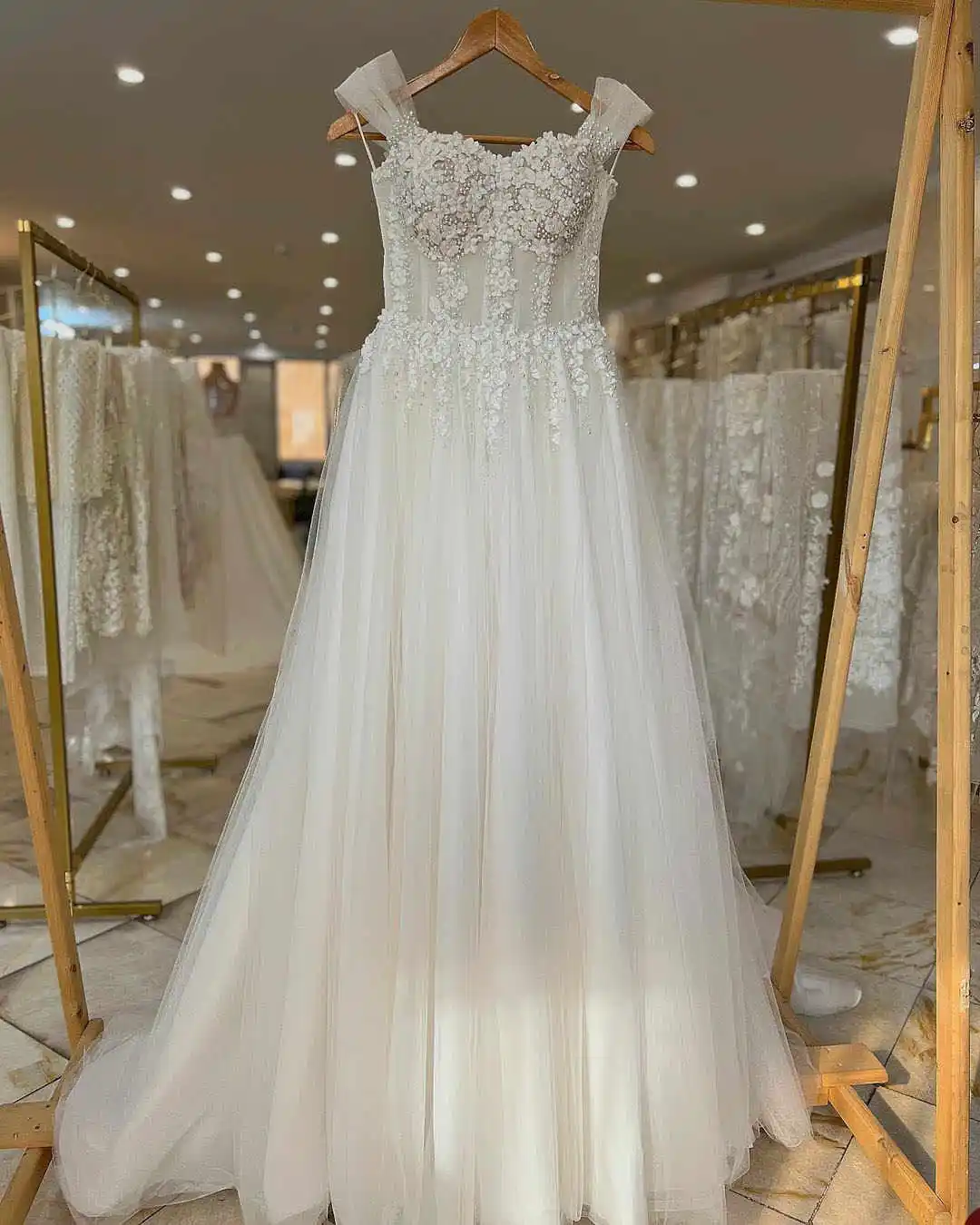 Luxury Embroidery Ball Gowns High Neck Pearls Wedding Dress Custom Made Beaded Lace Appliques Vestido de novia