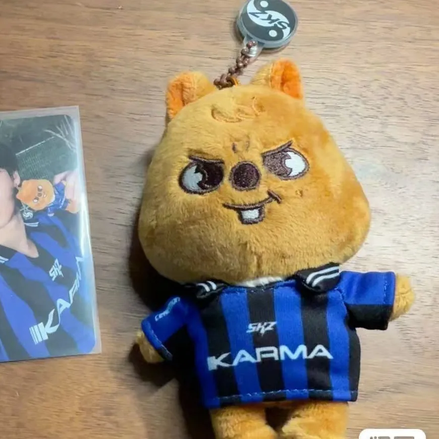 Verdwaalde kinderpop KARMA hanger schattige pluche SKZoo pop