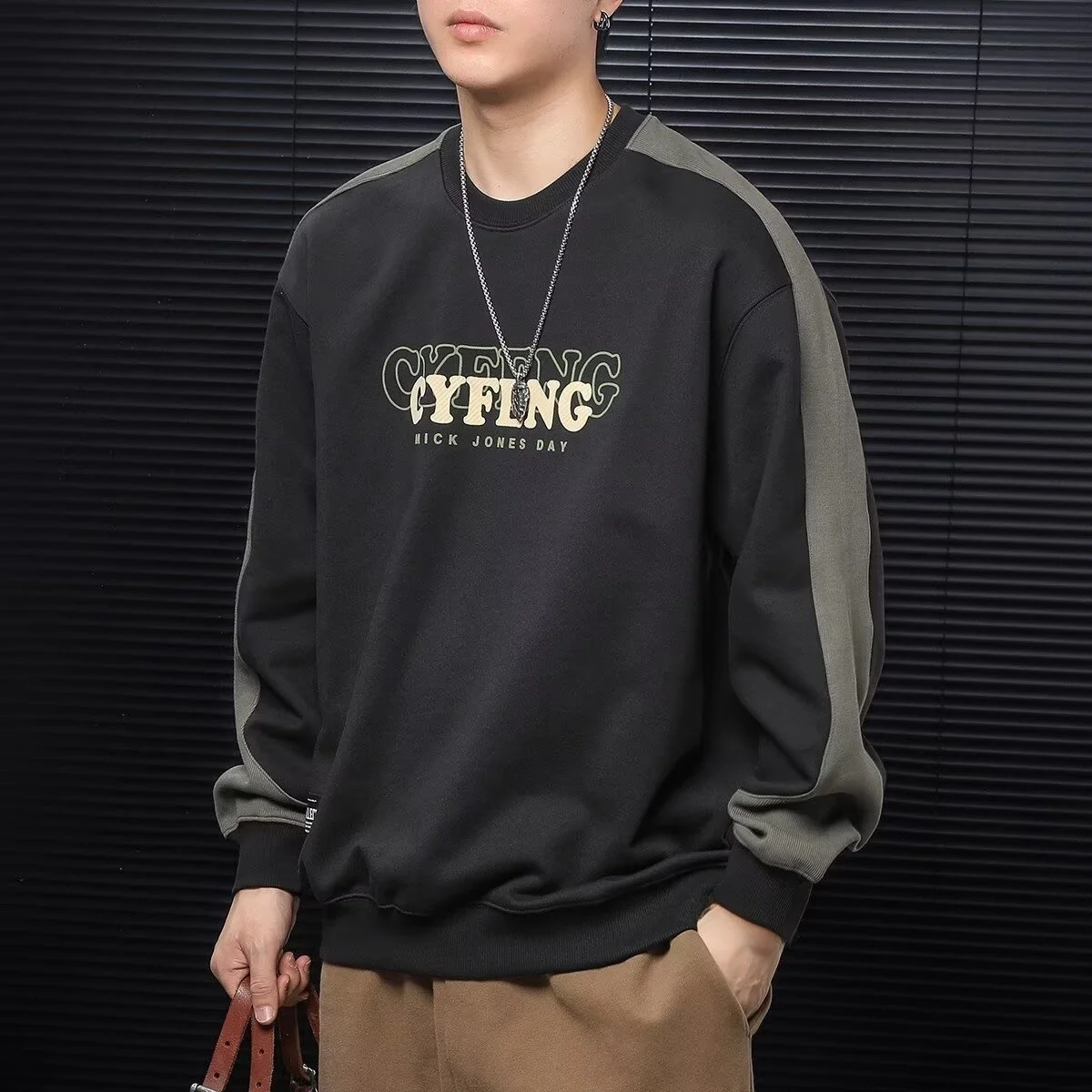 

Trendy Heavyweight Men's Autumn Sweatshirt Loose High-End Jacket Color Block Collar round Neck Top Polyester Fabric Breathabl...