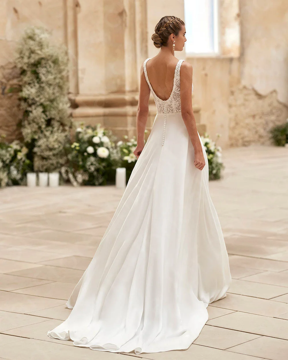 Customized Classic Wedding Dresses 2025 White Bridal Gowns Lace with Cape Bride Dresses Square Neck Wedding Gowns Back Out