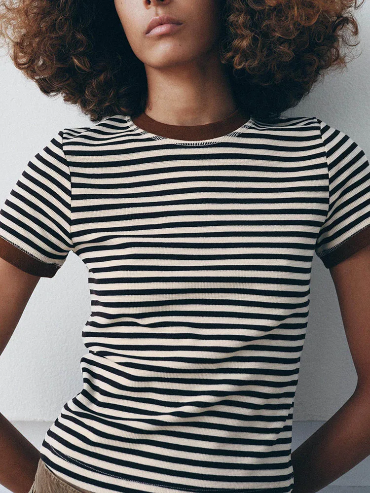 

Spring 2026 Women's Sweet Personali round Ne Slim Fit Striped ort Sve T irt New Arrival Faionable Casual Top