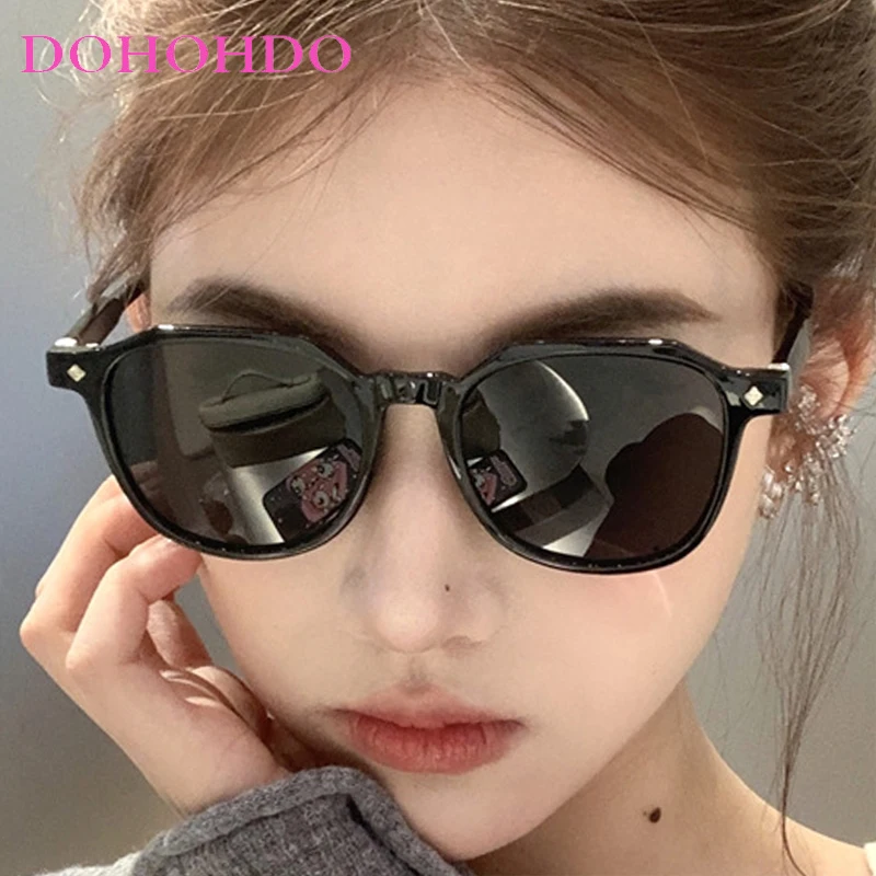 

Trendy Rivets Decorate Square Women's Sunglasses Luxury Brand Design Men Sun Glasses Outdoors Travel Drive Shades Eyewear UV400