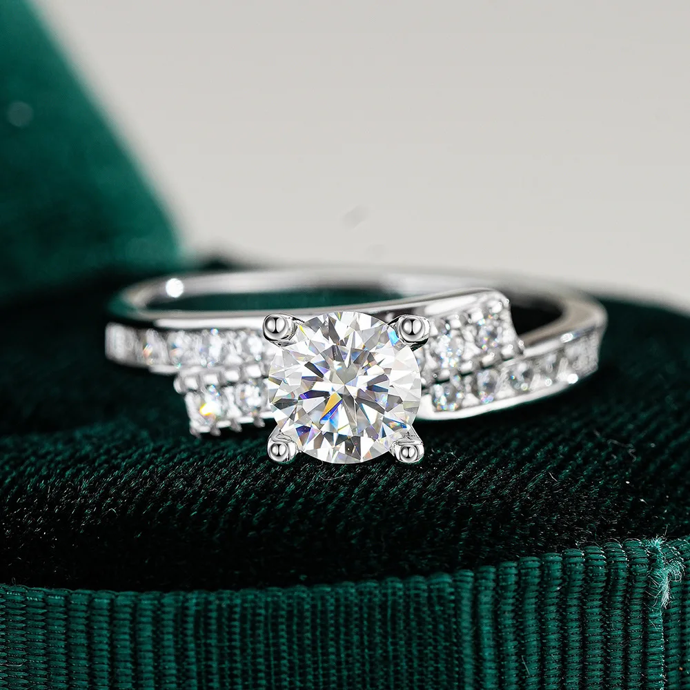 

18K Gold Hip Hop Bullhead Four Claw Ring Women's Ring European and American Moissanite Ring Fashion Platinum PT950 Jewelry