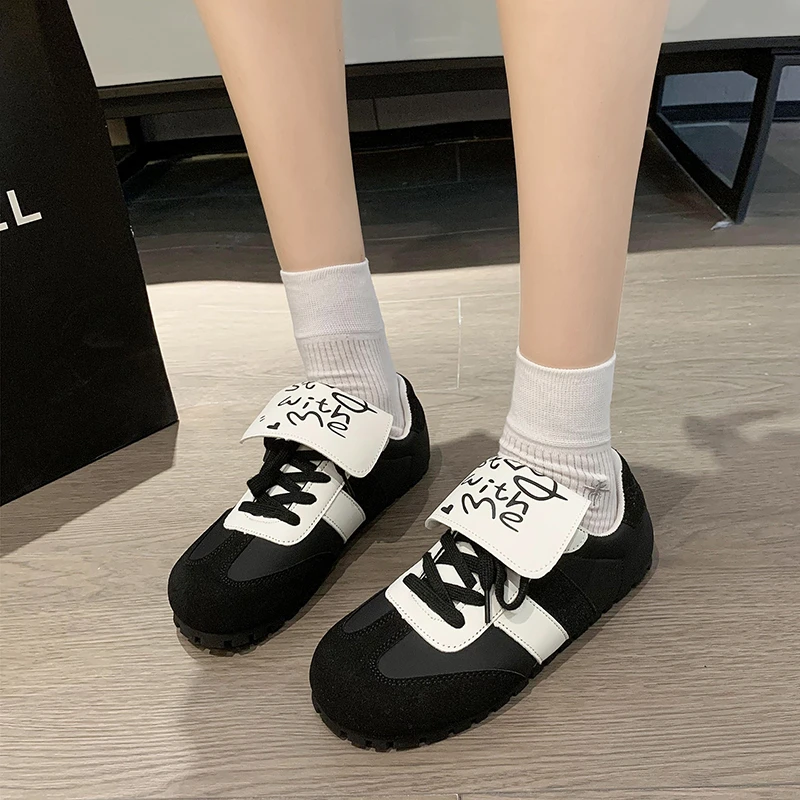 

Fashion Net Red Super Popular Flat Shoes for Women Autumn Breathable Non-Slip Thin Casual White Shoes Designer Sneakers for Wome