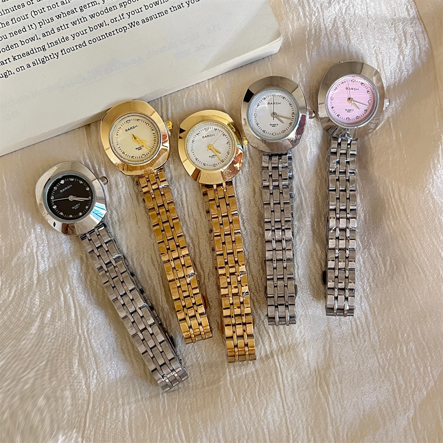Fashionablelight luxury retro exquisite round watch for women high value art retro quartz watch ladies watch luxury high quality