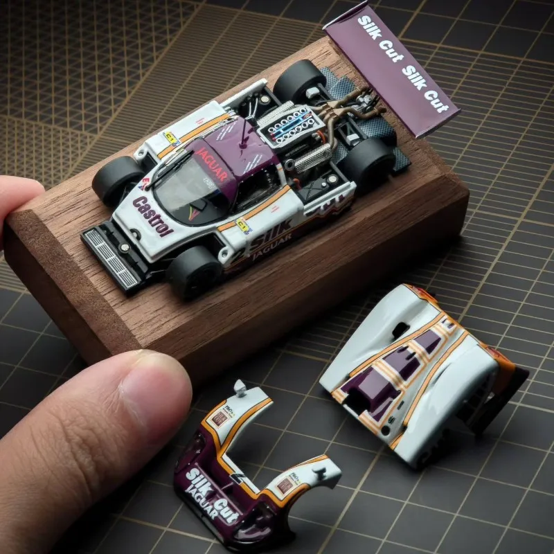 Pre sale Transcend Model 1:64 Jaguar XJR-9 LeMans Die Cast Alloy Car Model Champion Car Adult Collection Ornament