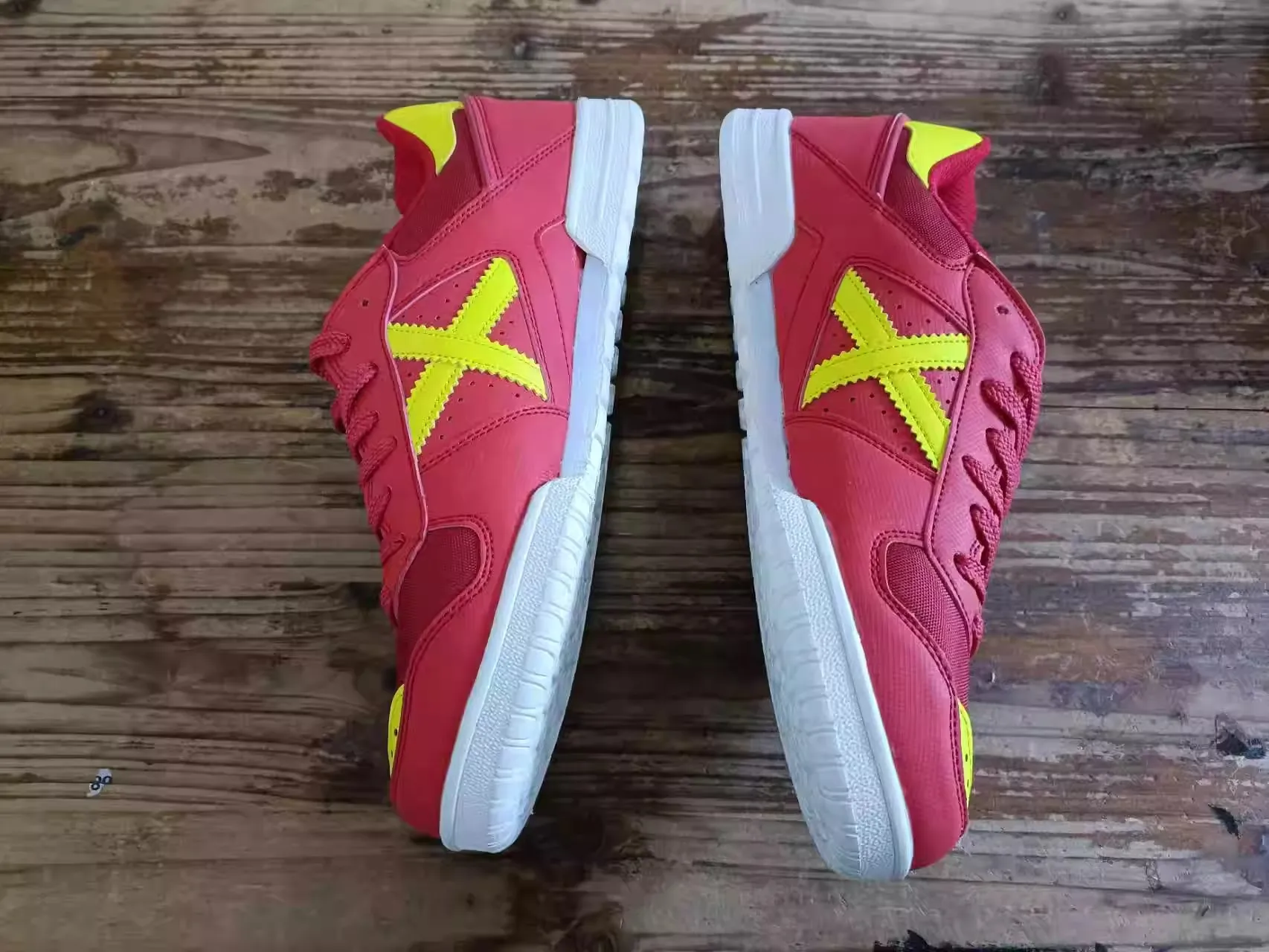 New 2025 Hot Sale Professional Breathable Lightweight Wear-resistant Table Tennis Shoes Badminton Sports Shoes Sports Shoes