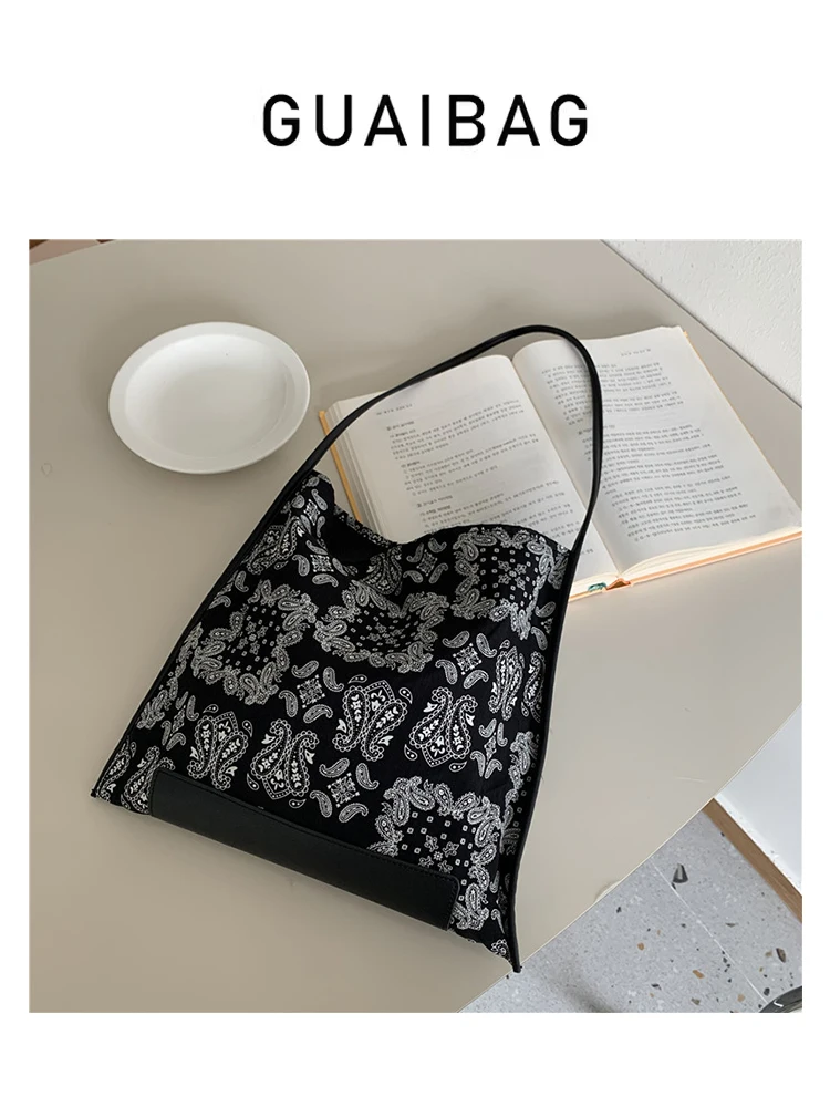 

Faionable Canvas oulder Bag with Totem Print Casual Leisure Women's Bag Retro Ethnic Sle Nut Flower Bag Magnetic Bule...