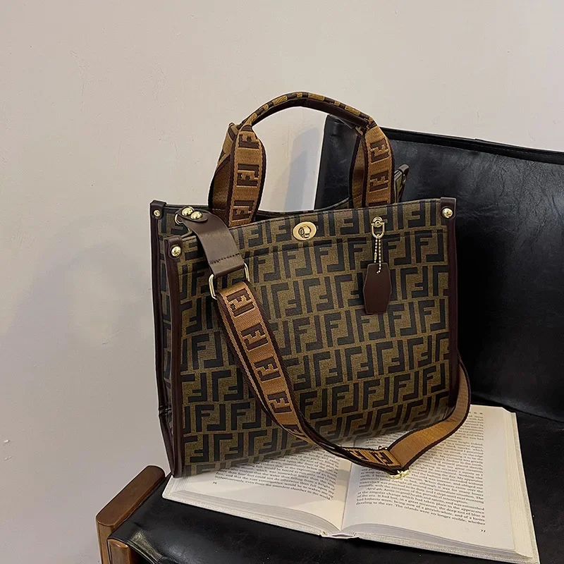 

2025 New Style Fashionable, Individual, Casual and Luxurious Design, High-end Commuting Single-shoulder Crossbody Bag