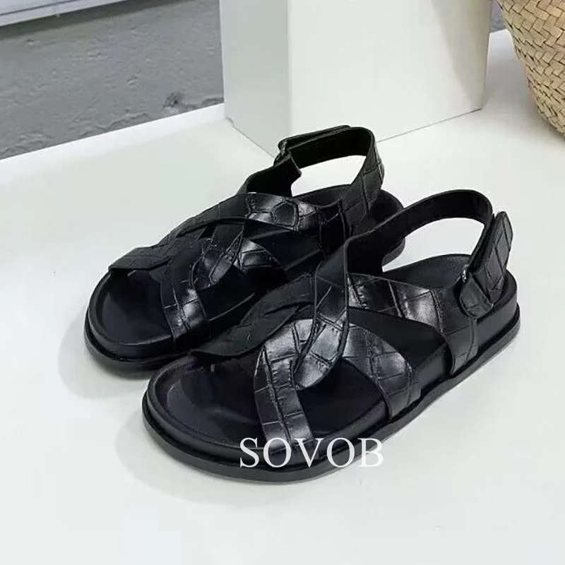 Sandalias huecas versátiles simples para mujer, Punta abierta, correa trasera de Color sólido, zapatos de viaje de vacaciones diarias, novedad de verano