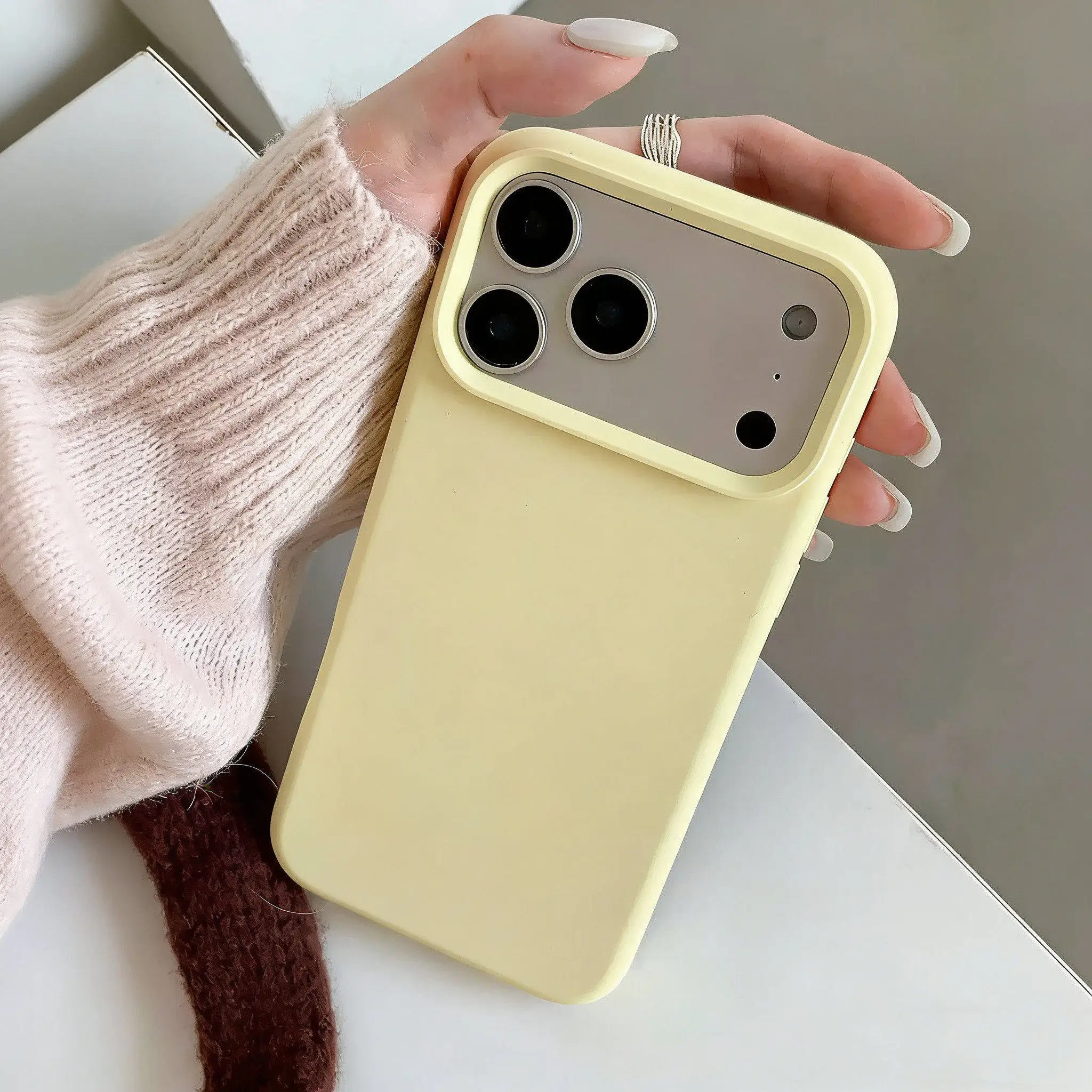 Funda minimalista de color sól - Phone Cases For Iphone 16 reseña y precio