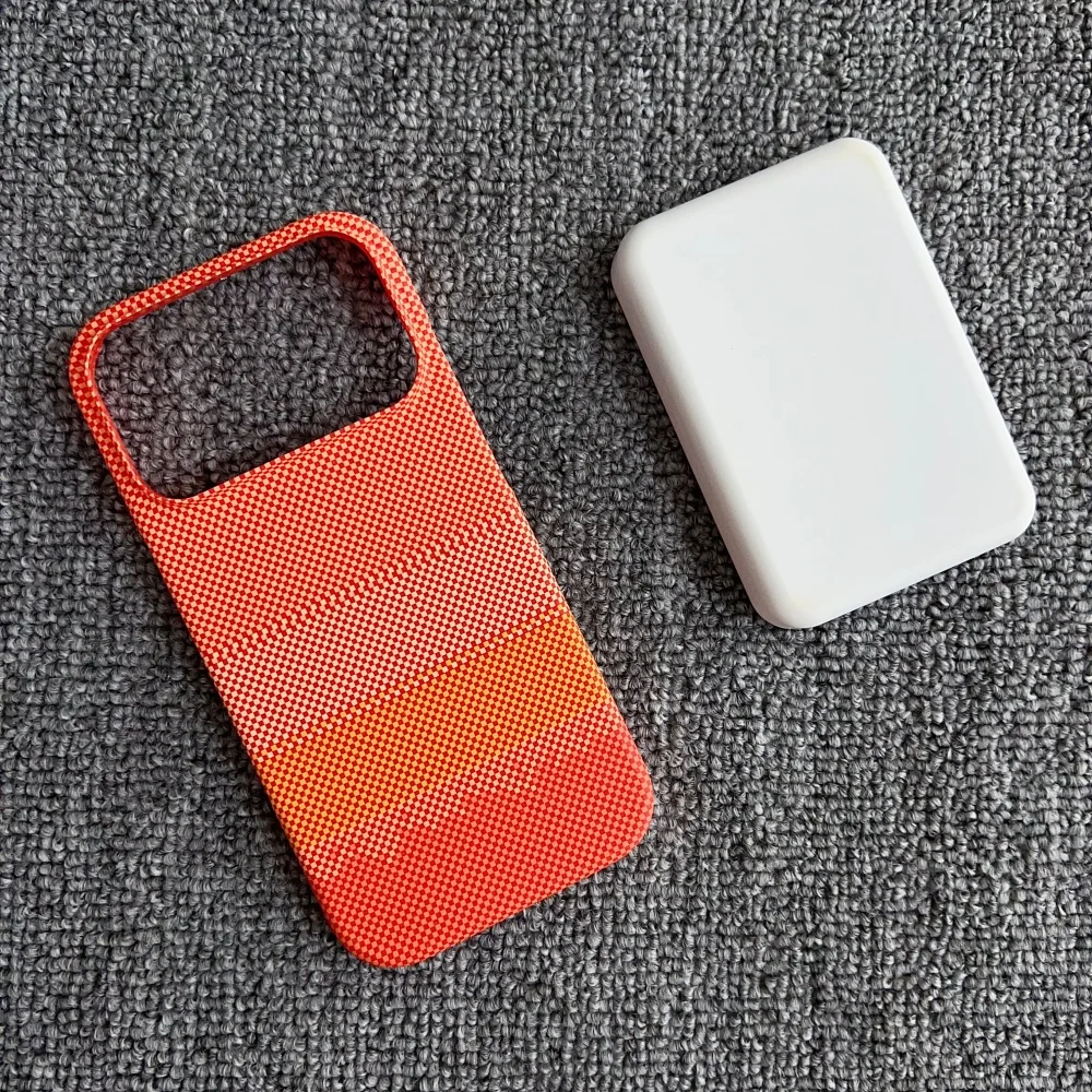 Dünne Linienmuster aus Kohlefaser für MagSafe Magnetische Hülle für iPhone 18 17 16 Plus 15 Pro Max 14 13 12 Rahmenlose PC-Stoßfängerhülle – Detail 12