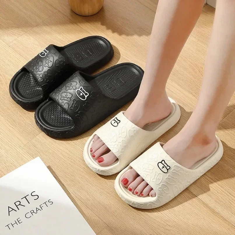 Hochwertige neue Sandalen für Herren und Damen, Hausschuhe für Damen, Sommersandalen, rutschfeste Flip-Flops für drinnen und draußen.