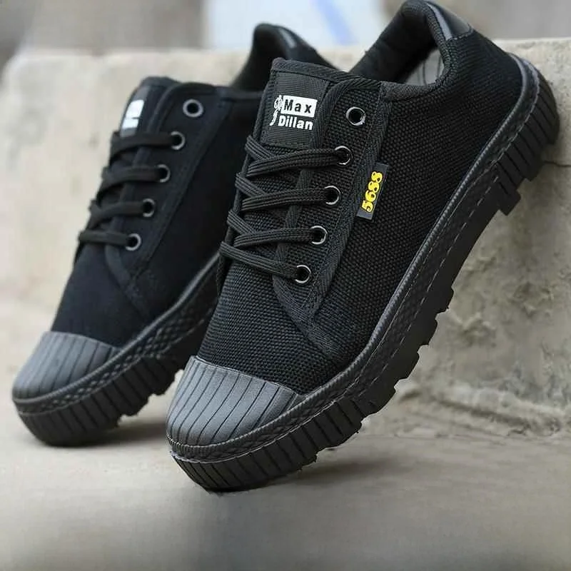 Men's Labor Protection Shoes Lightweight Breathable Work Shoes Anti-slip Wear-resistant Comfortable for Doing Heavy Work