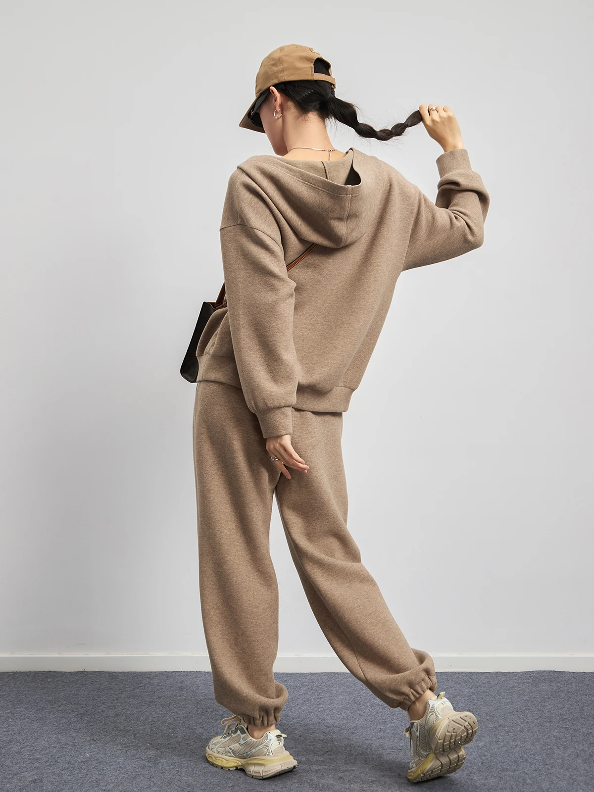 

Brown Hoodie Sweatshirt And Pants Set for Women Casual Sporty Early Spring Fashion Two-Piece Suit Long Sleeve Zipper Closure