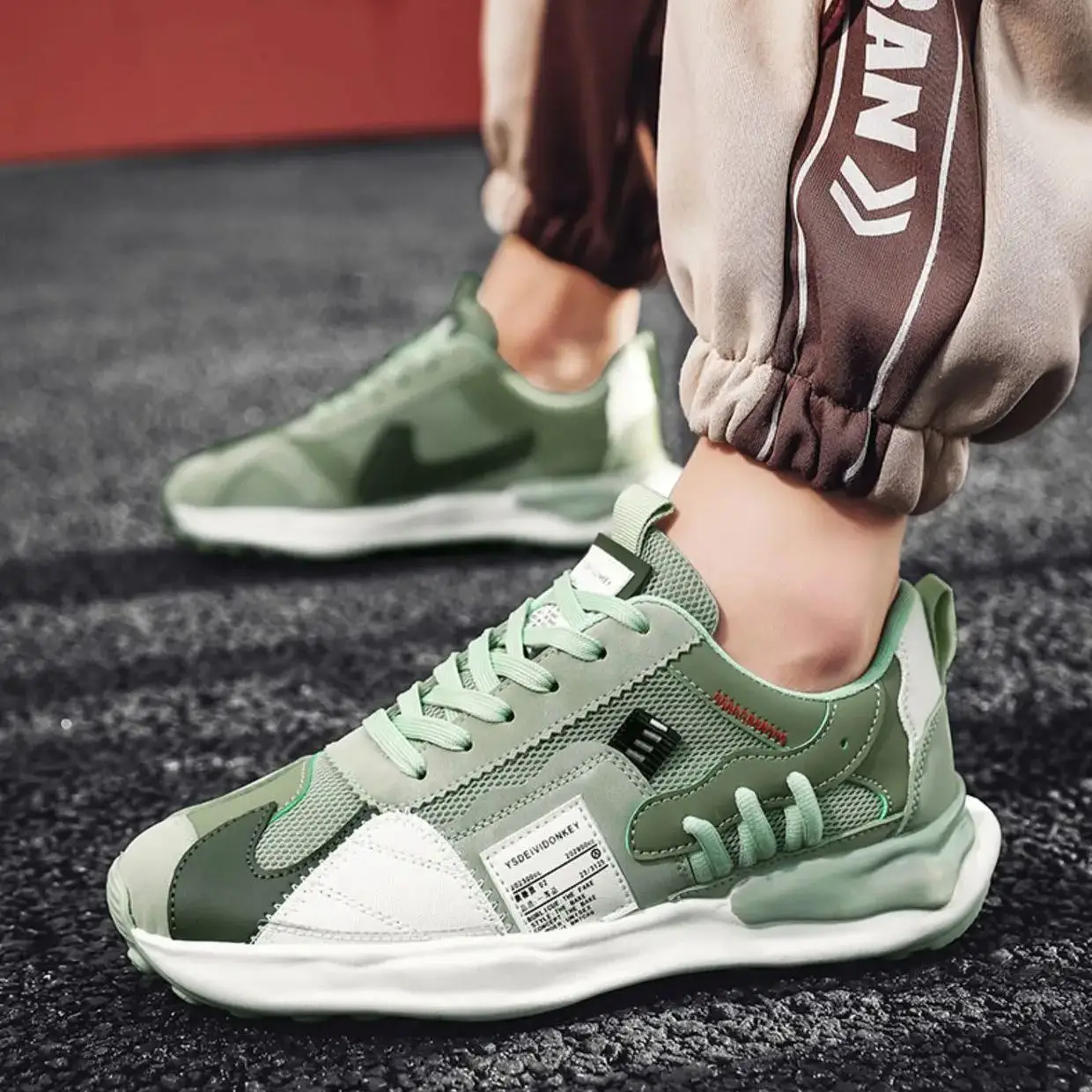 

Men's Spring Breathable Mesh Sports Casual Running Shoes New Design Versatile Trendy Travel Dad Comfortable Footwear