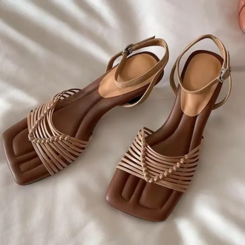 

Женские босоножки на высоком каблуке с квадратным носком на среднем каблуке 2024, тканые летние модные сандалии с полыми тонкими ремешками