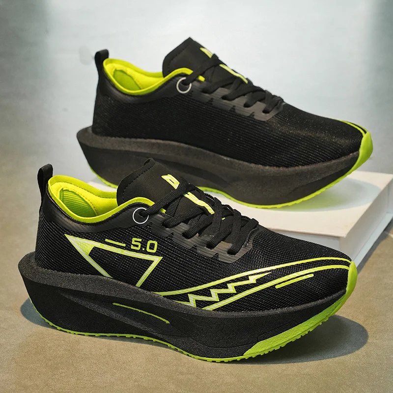 

New men's and women's running shoes, carbon training shoes, lightweight, breathable and shock-absorbing casual sports shoes 45