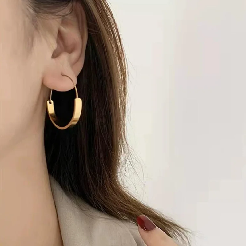 Fashionable OL Half Circle INS Geometry Earrings Simple Large Quality Versatile Minimalist Geometric Hoops for Women
