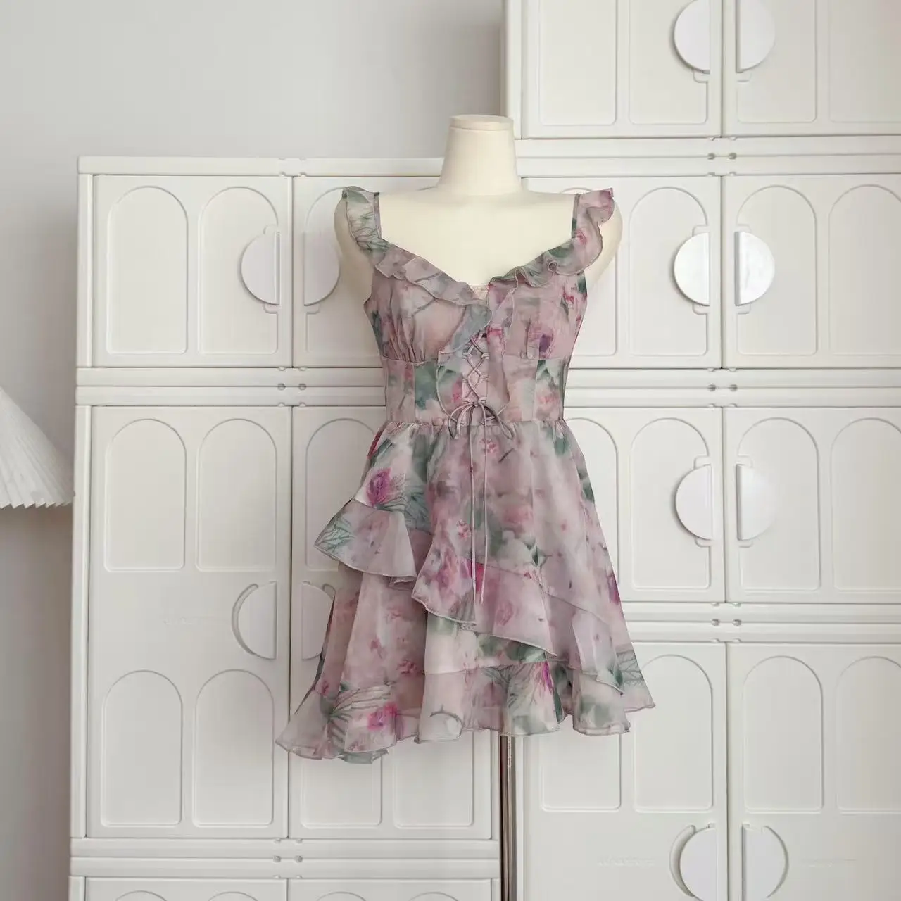 

Women's Floral Print V-Neck Mini Dress - Sleeveless Chiffon Ruffle Hem Tie Waist Summer Casual Short Sundress