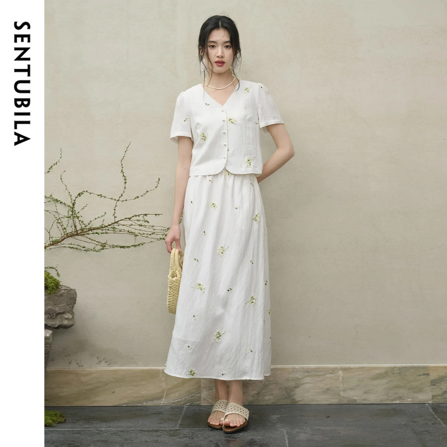 

SENTUBILA Women's Floral Embroidered Two-Piece Set V-Neck Pearlescent Button Cropped Top High Waist A-Line Skirt Set 162ZK5709