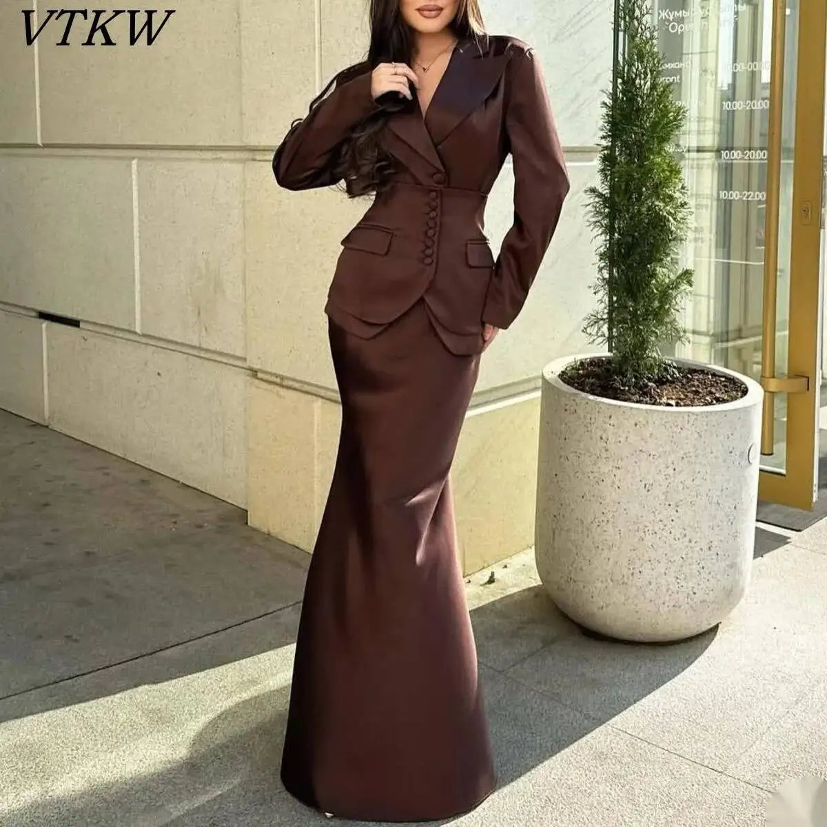 

VTKW Женский дизайнерский комплект из двух предметов, пиджак, юбка-миди с высокой талией, весна-лето, повседневный комплект, подходящая модель для отпуска 2025 года