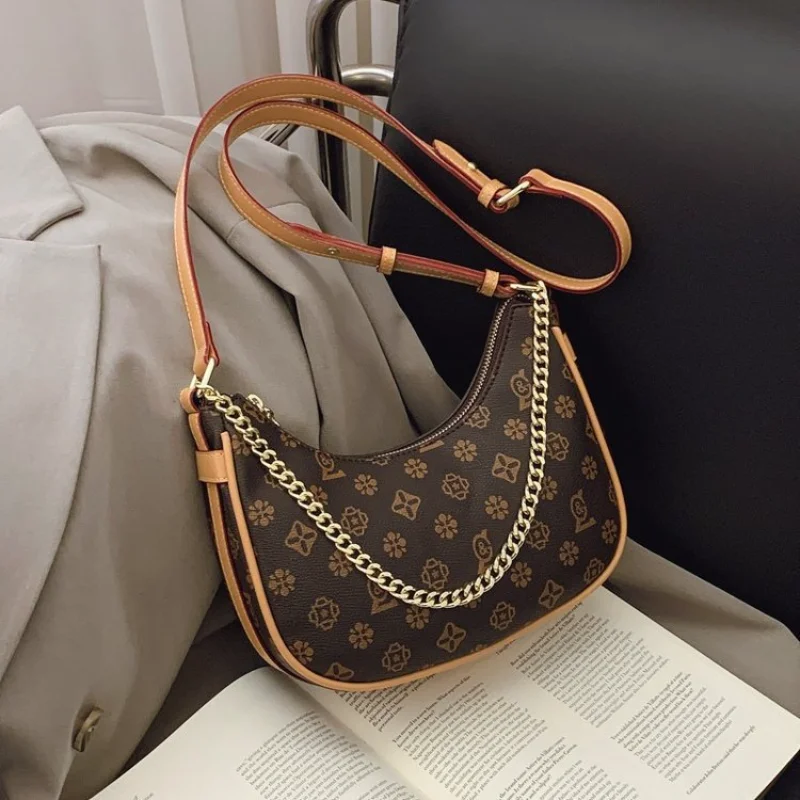 

Niche Designer Crescent Bag for Women 2025 Vegan Leather Underarm Purse Adjustable Strap Minimalist Chic Day to Night Versatile