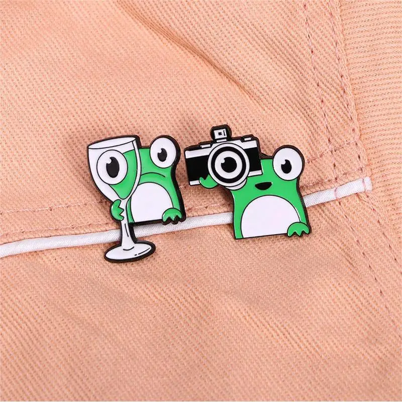 بروش برسوم كرتونية مضحكة من المينا الضفدع ، بروش لطيف ، دبوس طية صدر لكاميرا القدح الإبداعي ، إكسسوارات ملابس حقائب الظهر والقبعات ، 2 *