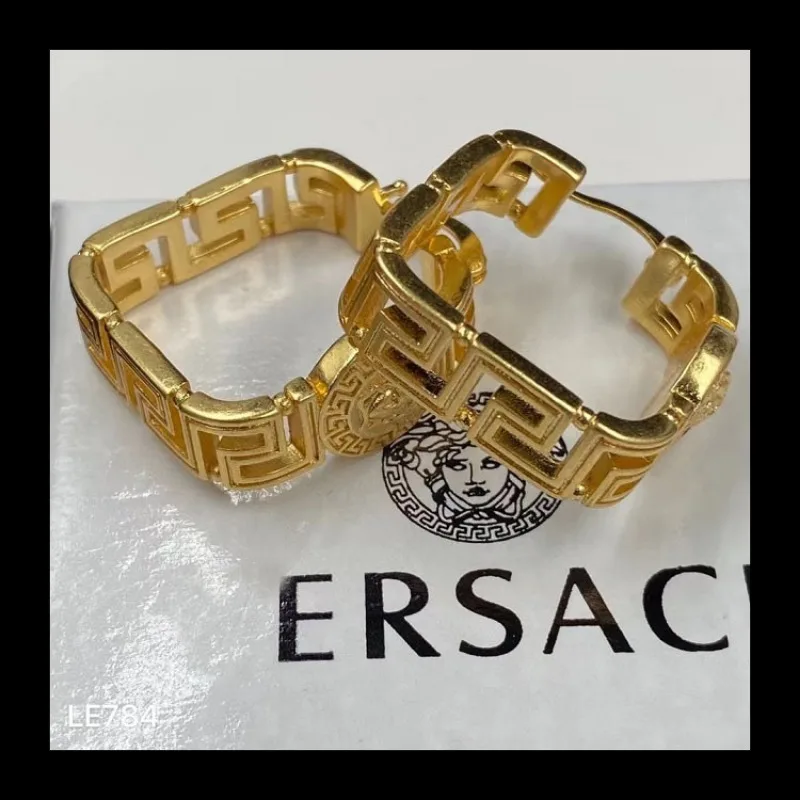 

Du Meijia Square Pattern Beautiful Head Earrings Fan Sijia Silver Needle Earrings Fashion Versatile Earrings