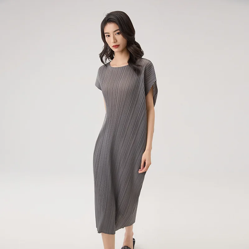 

Miyake Senior Sense of Dress, новинка лета 2023, свободная свободная юбка средней длины с рукавами «летучая мышь» Yangqi, возрастная тонкая одношаговая юбка