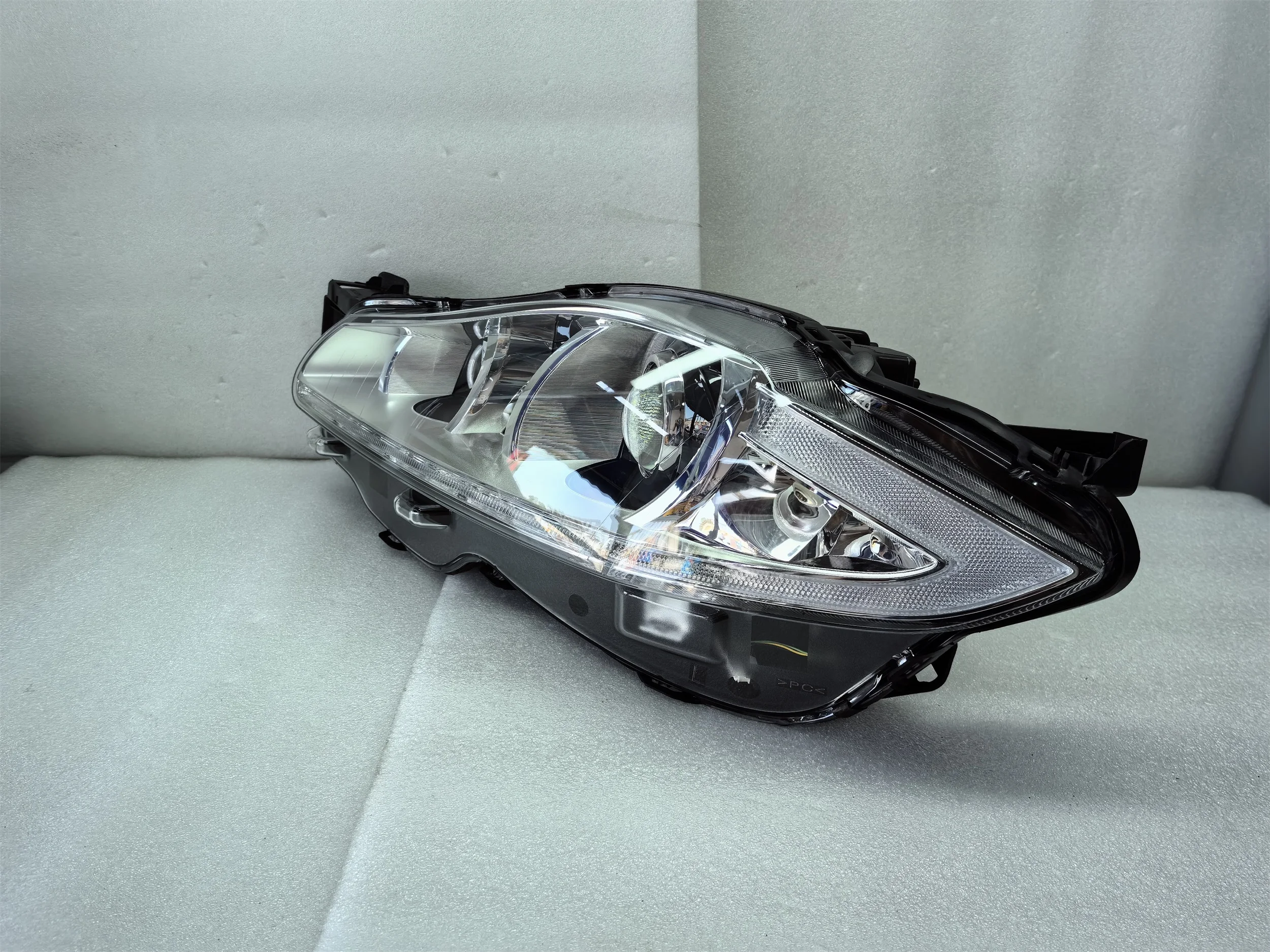 XJ Headlamps Original High Quality 2013-2016 Suitable for Jaguar XJ XJL Hernia Headlamp Front Lighting System LED Front