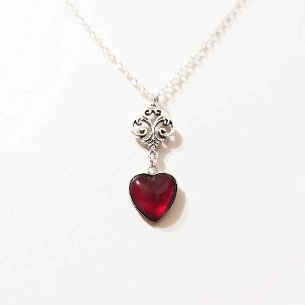 Victoria Temperament Red Crystal Heart-shaped Pendant Necklace for Women Exquisite Bridesmaid Girlfriend Halloween Jewelry Gifts