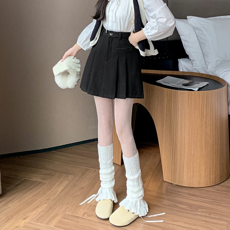กระโปรงสั้นทรงเอไลน์เอวสูงสไตล์วินเทจผ้าขนสัตว์สำหรับผู้หญิง รุ่นใหม่ประจำปี 2025 สไตล์วินเทจสำหรับฤดูใบไม้ร่วงและฤดูหนาว กระโปรงพลีททรงสเก็ตเตอร์ลำลอง