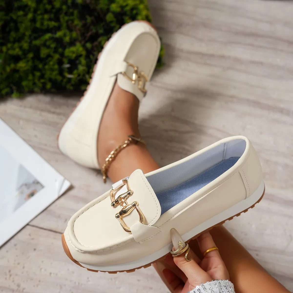 

2025 New Women Loafers Metal Retro Breathable Sport Shoes Slip-On Platform Sneakers Casual Flat Bottom Vulcanized Shoes Female