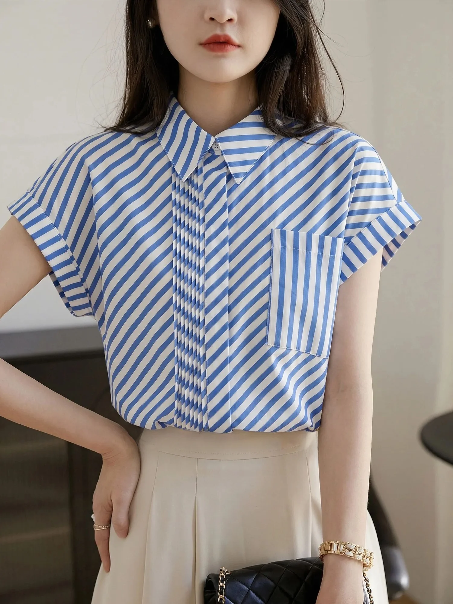 

Elegant Blue Striped Shirt Women's Summer Lightweight Short Sleeve Slimming High-End Feeling Top Chivirin Polyester Blend
