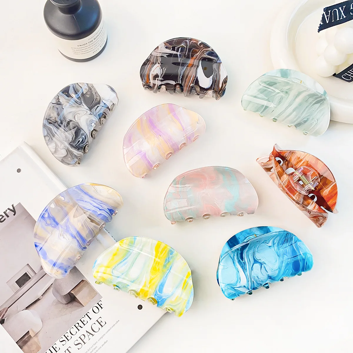 

Simple Striped Hair Clip French Retro Semi-circular Hair Clip Back of The Head Hair Clip Shark Clip Hair Accessories for Women