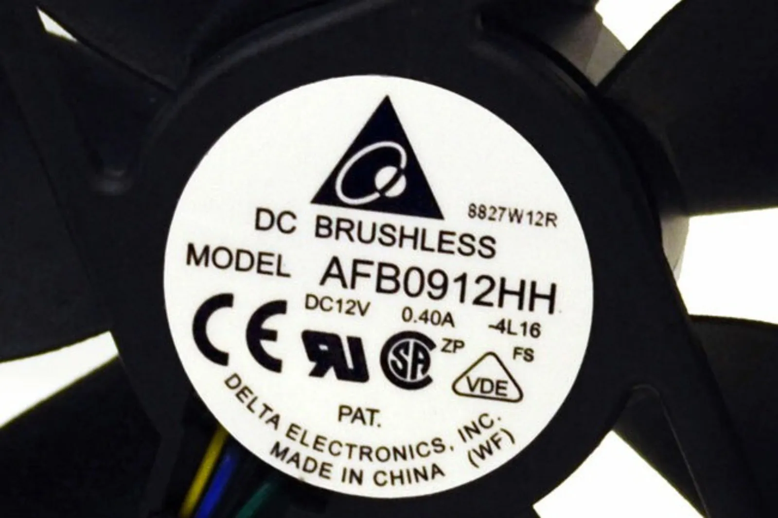 

Для нового компьютерного вентилятора Delta AFB0912HH с 4-контактным ШИМ-функцией, 12 В постоянного тока (92x92x25MM) -