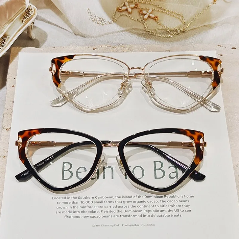 Retro Inverted Triangle Tortoiseshell Frame Cat-eye Optical Glasses for Men and Women Frame Myopia with Color-changing Lenses