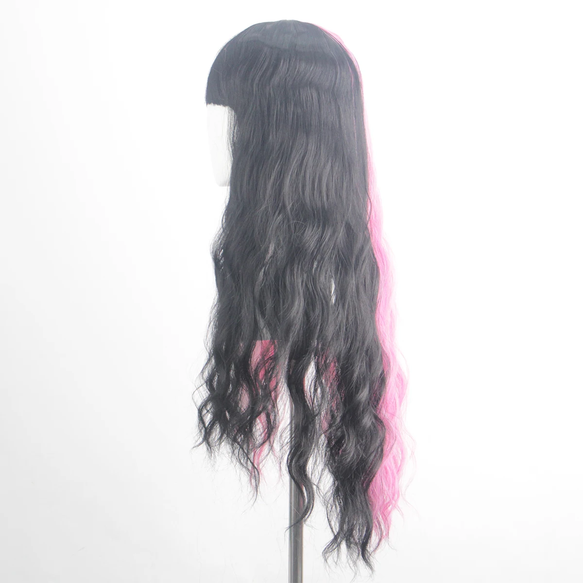 Peluca de pelo rizado largo sintético de alta calidad de colores mezclados en negro y rosa para mujer con flequillo Qi de moda para uso en fiestas