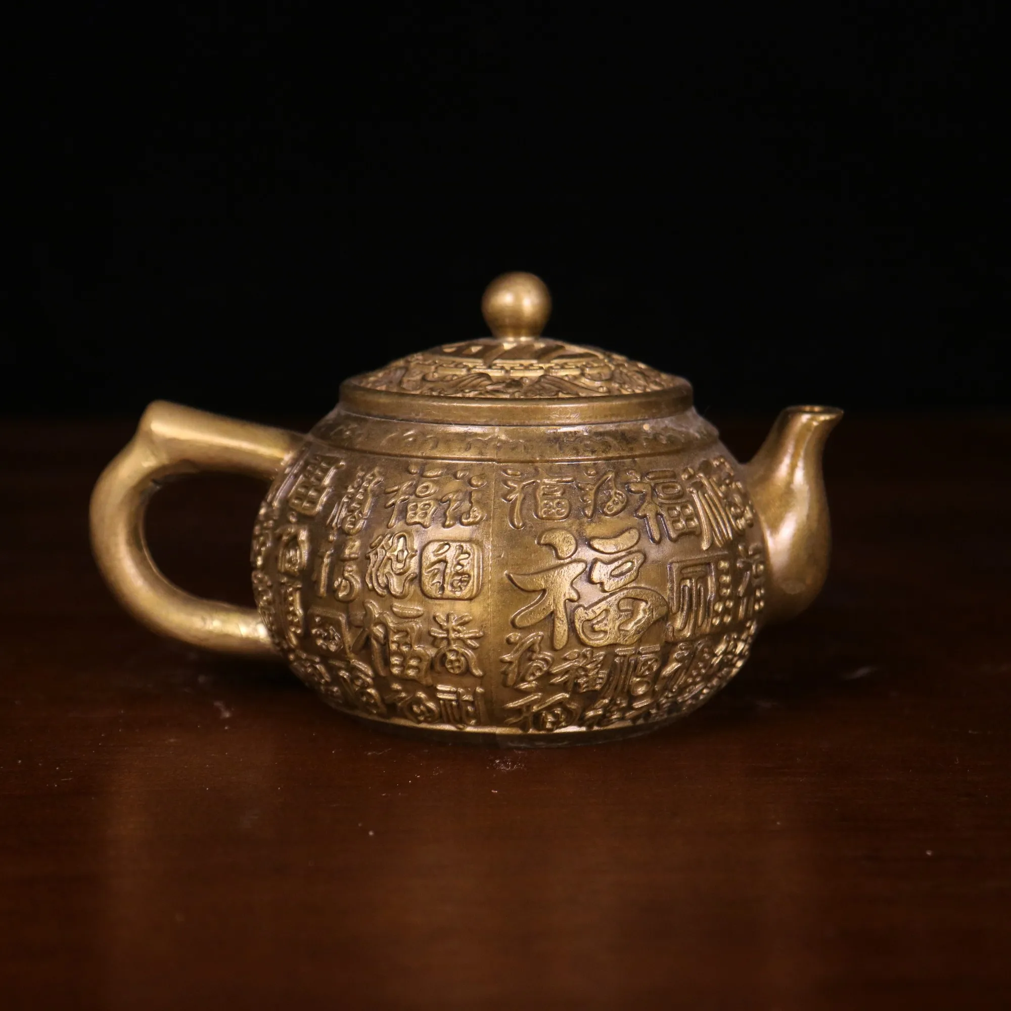 

5"Tibetan Temple Collection Old Brasse Dark brown Wanfu character blessing texture kettle flagon teapot Amass wealth Ornaments