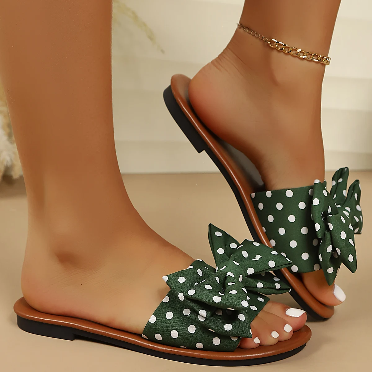 Damen-Slip-On-Sandalen mit gepunktetem Schleifendesign, weichen Sohlen und weichen Oberflächen, bequem und ermüdungsfrei für Zuhause, Reisen. – Detail 21
