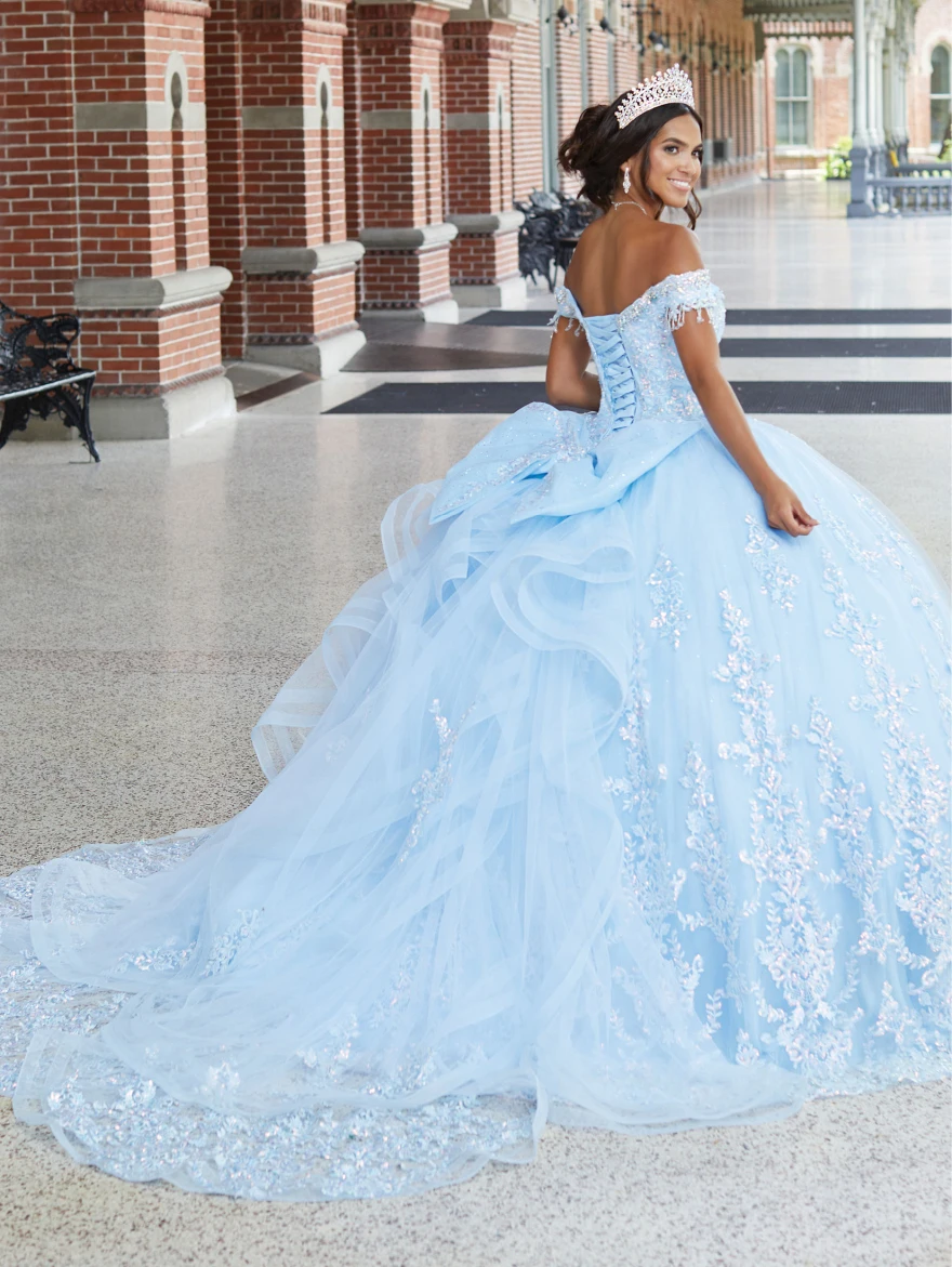 Customized Ball Gown Quinceanera Dresses Sweetheart Appliques Lace Elegant Train Plus Size Sweet 16 Vestido De 15 Anos YQD162